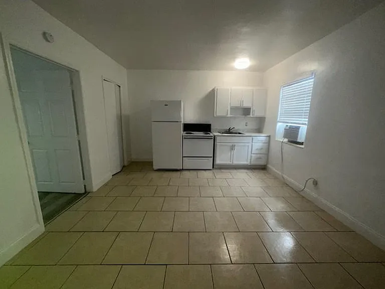 5819 Polk St — Photo 7