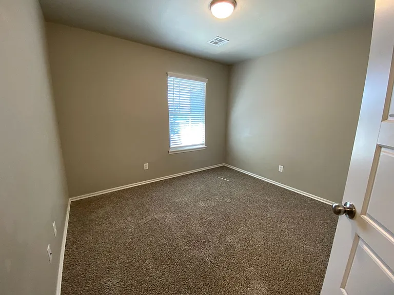 749 SW 14th St — Photo 20
