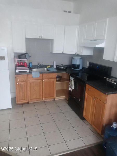 4th image of 423 Clinton Avenue
