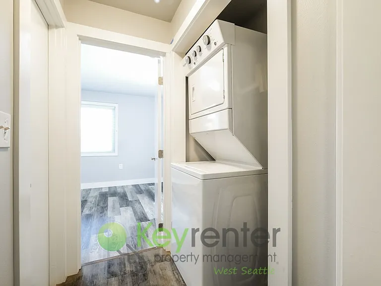 931 N 104th St — Photo 16