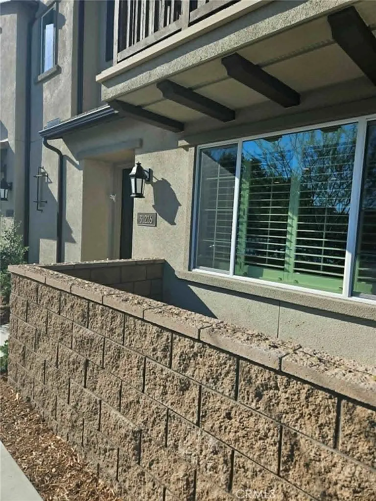 3 bed, 2.5 bath, 1523 sqft, $3,200 — Photo 1