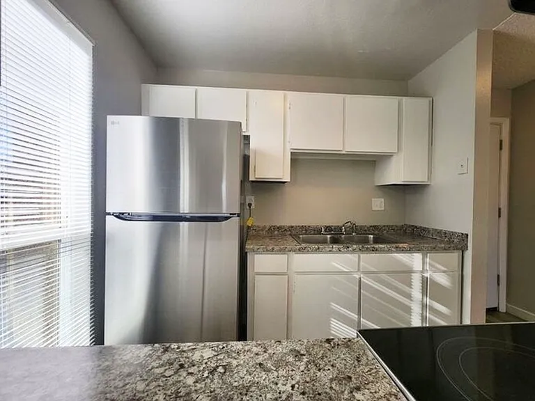 4330 Loomis Ave #2 — Photo 3
