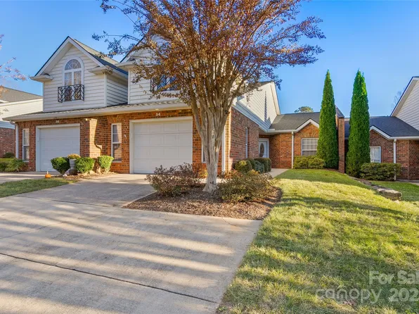 54 Lake Pointe Cir, Hendersonville, NC 28792