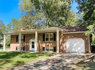 1216 Covington Rd, Colonial Heights, VA 23834