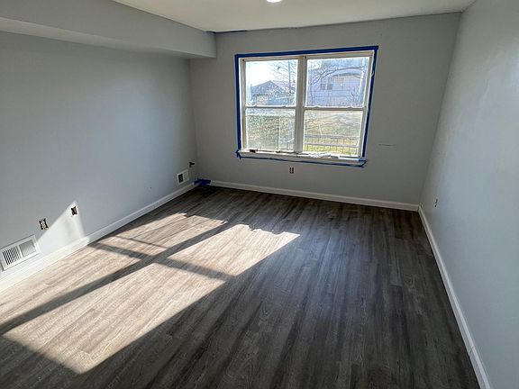 4th image of 6 Johnson Ave #1