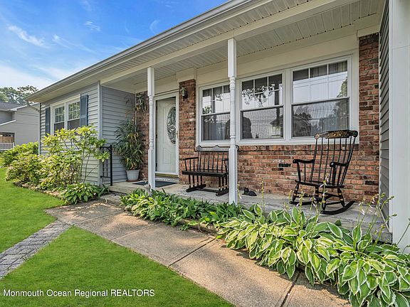 3rd image of 122 Anthony Avenue