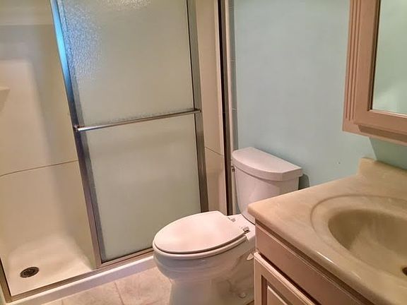 5th image of 301 N Albany St