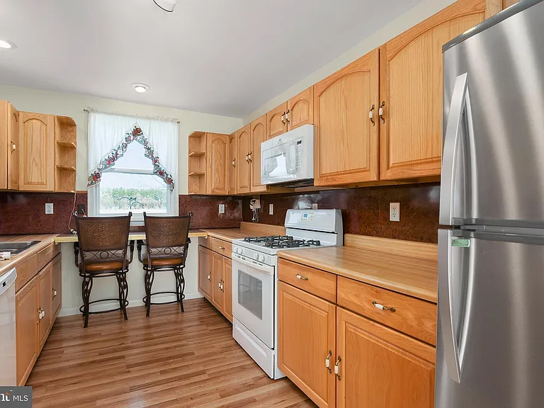 105 Dogwood Dr — Photo 3