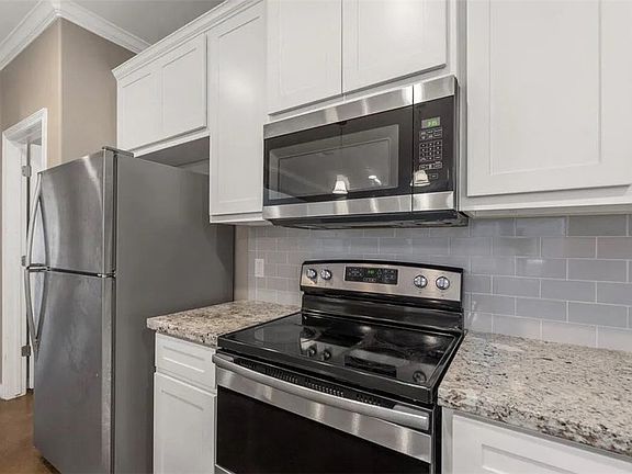 2nd image of 3209 Link St