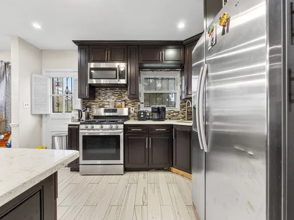 32-30 Anchor Drive image 5 of 33