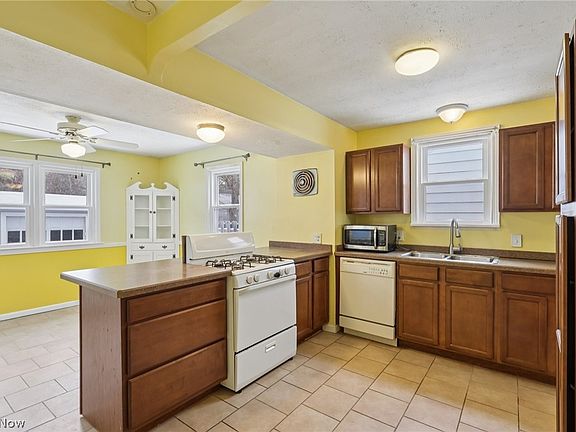 5th image of 1606 Parker Dr