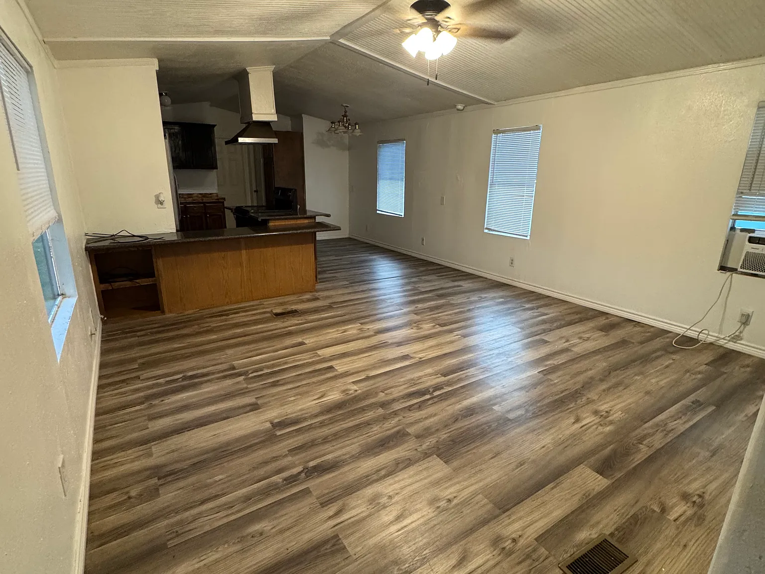3 bed, 1216 sqft, $1,300 — Photo 4