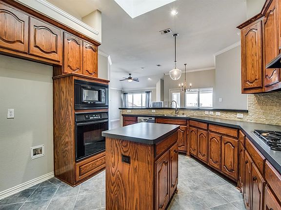 3rd image of 1308 Somerset Dr