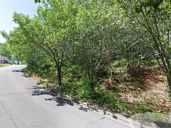 4th image of 5918 Crest Dr