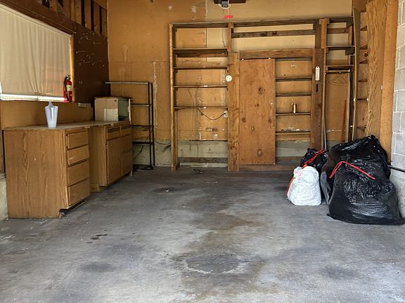 5th image of 415 Jackson Ave