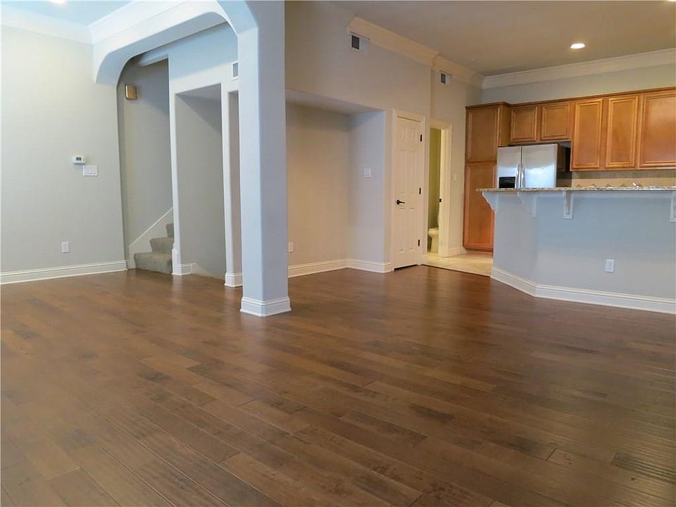 1st image of 5613 Lindell Ave APT 4