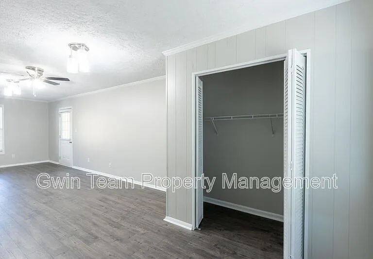 4715 S Lee St — Photo 32