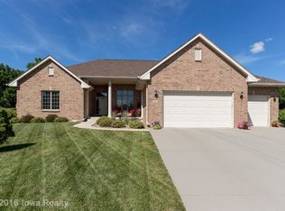 14215 Dellwood Dr, Urbandale, IA 50323