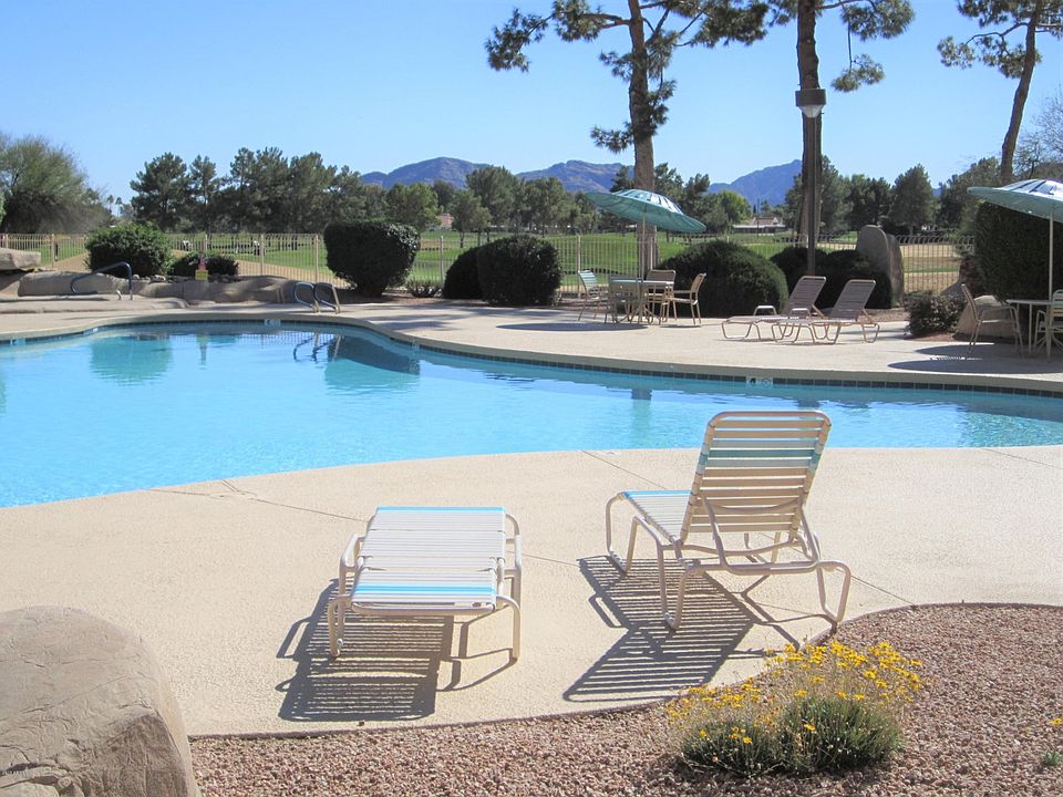 STEPS FROM 1 0F 5 POOLS