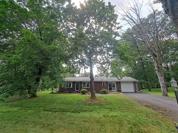 153 Arcos Dr, Mount Carmel, PA 17851