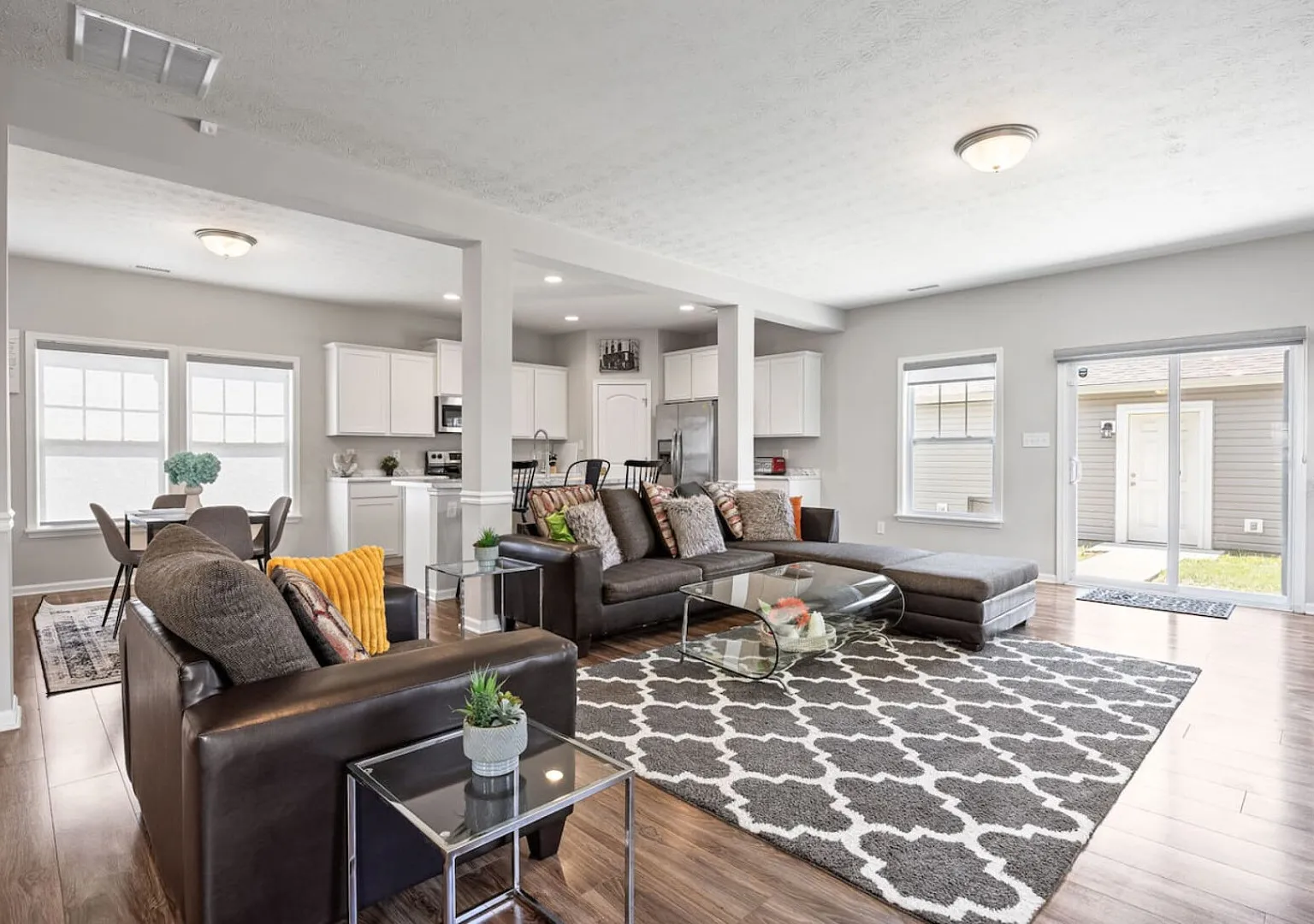 Modern Home Near Broad Ripple + Game Room — Photo 4