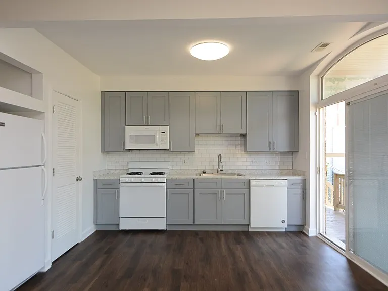 5208 N Sawyer Ave #3 — Photo 2
