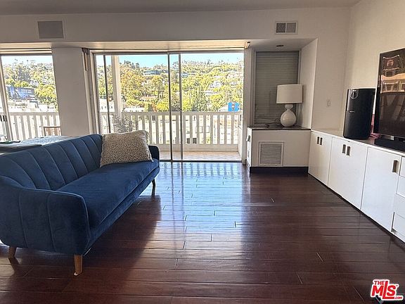 4th image of 999 N Doheny Dr APT 703