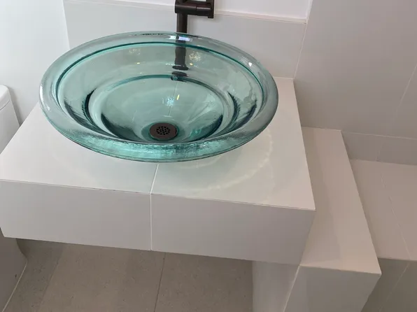 95 17th St APT E, Hermosa Beach, CA 90254