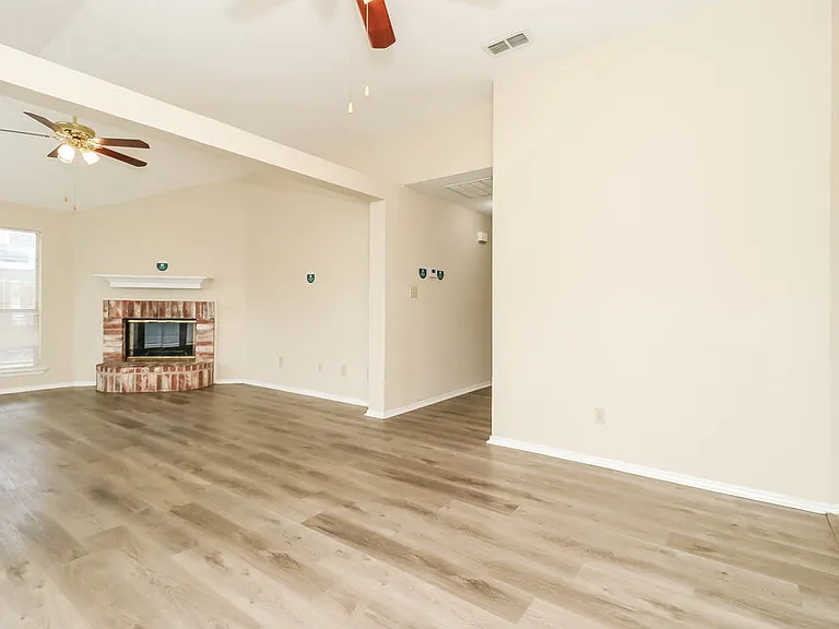 4001 Periwinkle Dr — Photo 7