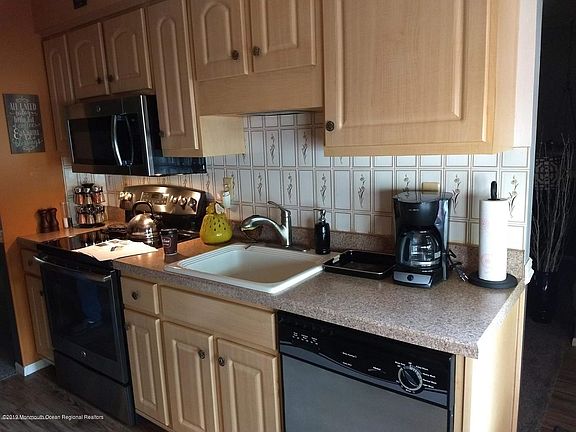 5th image of 85 Westport Dr #71