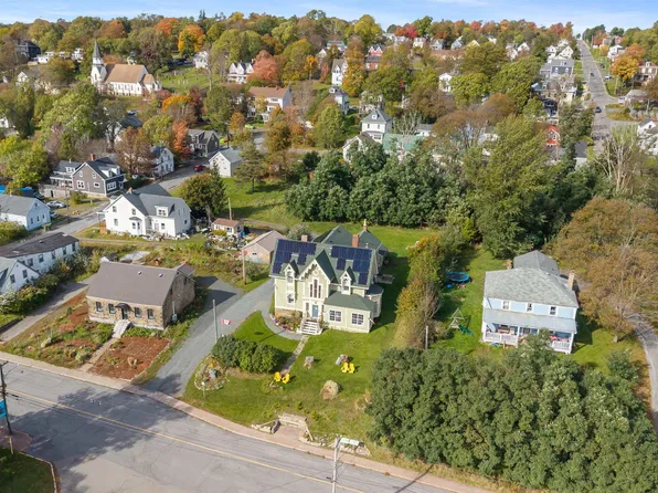 68 Front St, Pictou, NS B0K 1H0