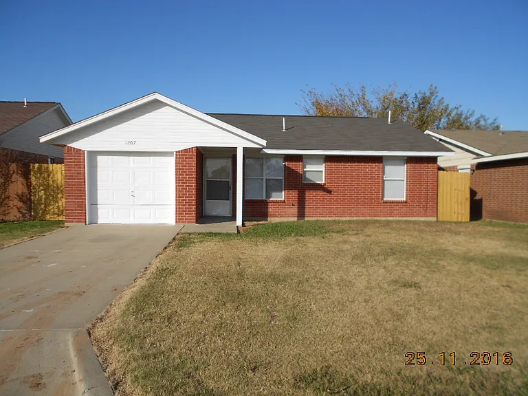 1207 SW Tennessee Ave — Photo 2