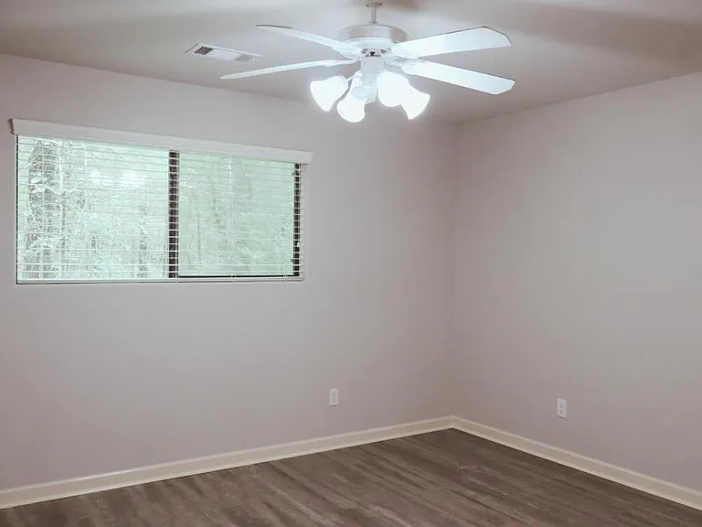 1100 Woodlawn Ave #64 — Photo 12