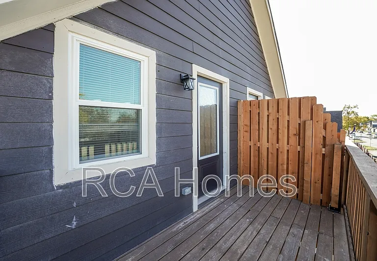 909 Saint Peter St — Photo 13