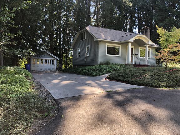 1 BEDROOM DOWNSTAIRS
1 BEDROOM UPSTAIRS (FINISHED ATTIC)
NEW BATHROOM W/ WALK IN SHOWER
NEW KITCHEN APPLIANCES (RANGE, DW, FRIDGE)
NEW DECKING & FRESHLY STAINED/CLEANED
HOUSE DEEP CLEANED INTERIOR/EXTERIOR