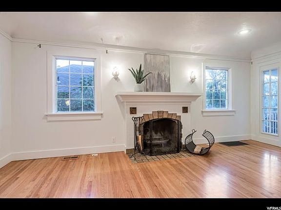 4th image of 1358 E Logan Ave