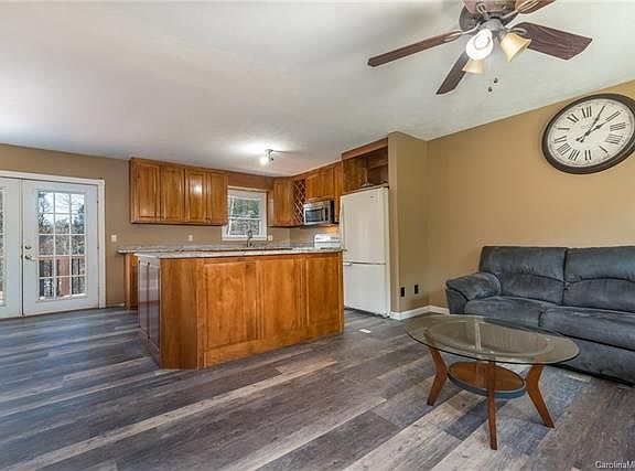 3rd image of 516 Corbly Dr