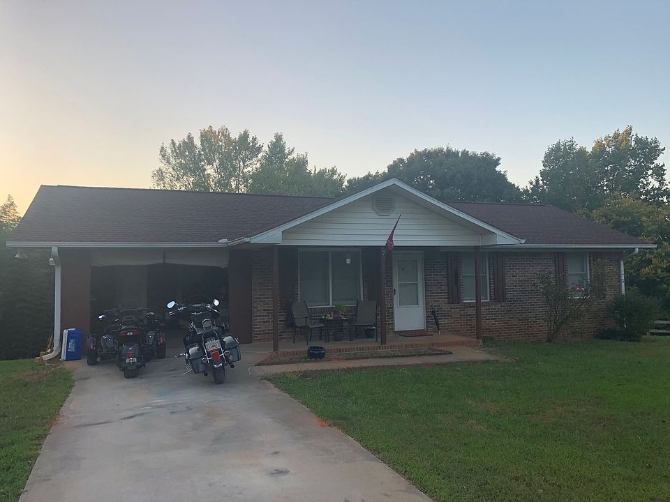 2nd image of 401 Clover Leaf Rd