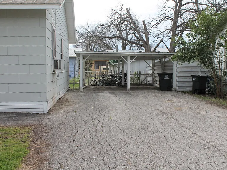 671 Roosevelt St — Photo 2