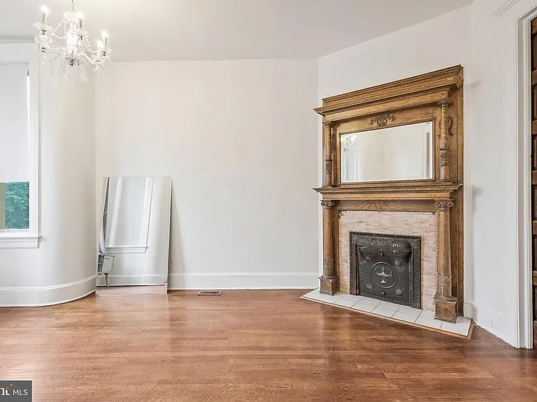 30 R St NE — Photo 3