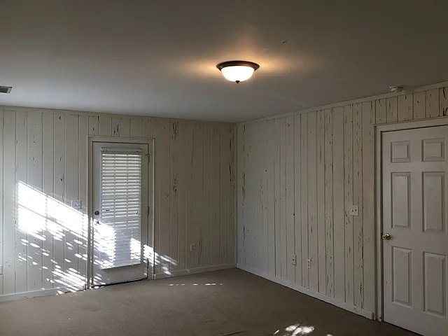 1813 Day Lily Ln — Photo 8