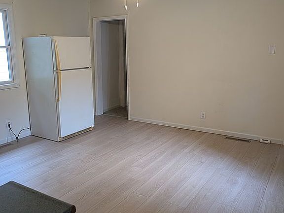 2nd image of 1105 Union St