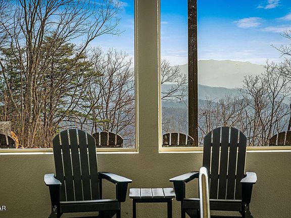 3rd image of 1852 Mountain Ash Way