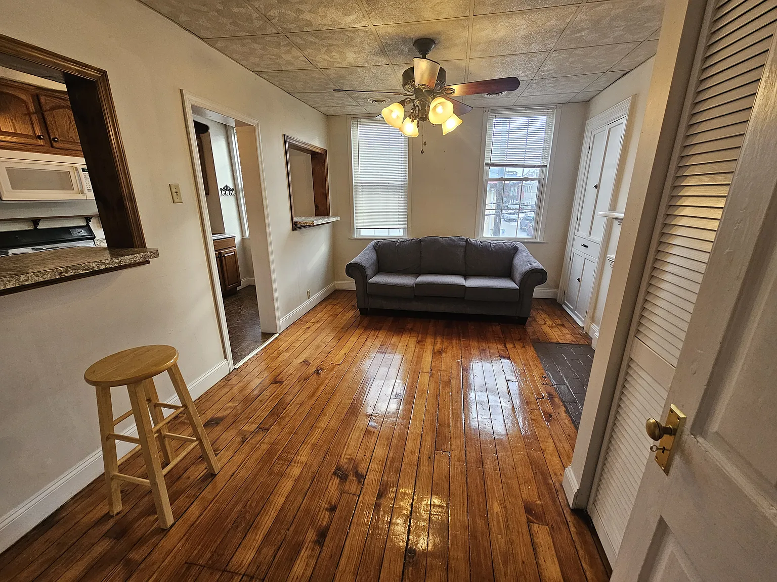 3 bed, 900 sqft, $1,750 — Photo 1