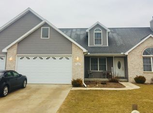 2220 Bracebridge Rd, Bloomington, IL 61705