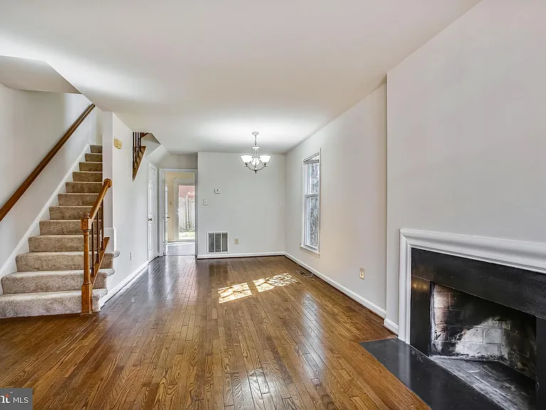 1525 Oronoco St — Photo 6
