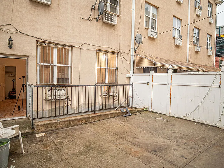 475 Hart St #1B — Photo 8
