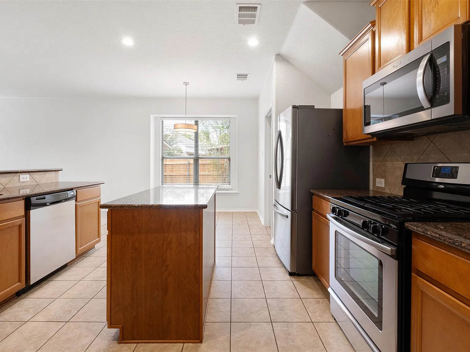 5 bed, 3.5 bath, 3032 sqft, $3,050 — Photo 4