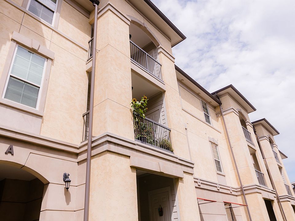 The Villa at River Pointe Drive Apartments 8000 River Pointe Dr