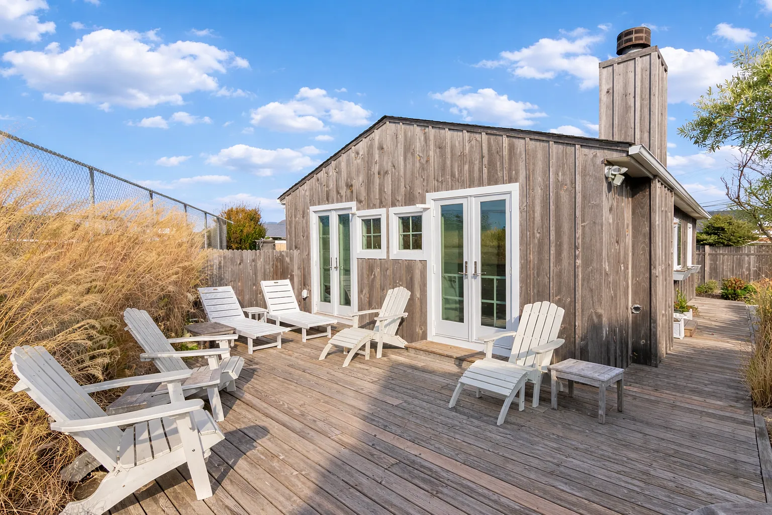 Charming Beach Cottage in The Bays — Photo 2